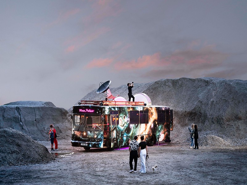 Moon fashion Bus